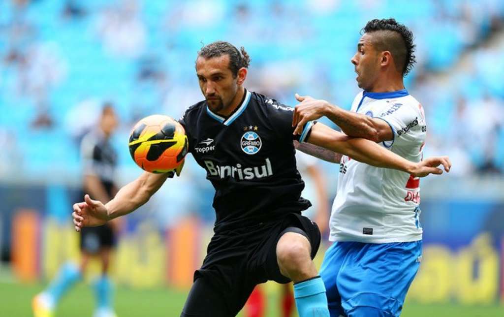 Lomba segura pressão na Arena, e Grêmio e Bahia empatam sem gols