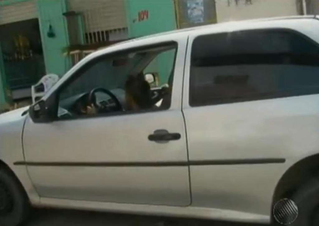 Criança de 7 anos é flagrada dirigindo carro em Feira de Santana