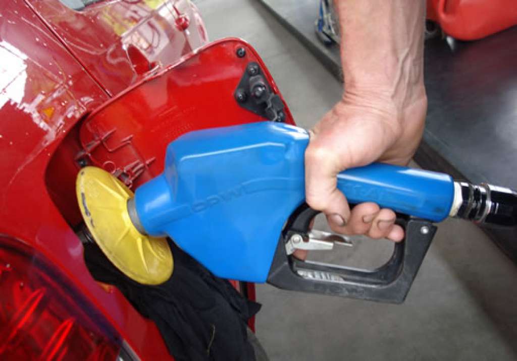 Preço da gasolina deve chegar a R$ 3,70 a partir de 1º de abril