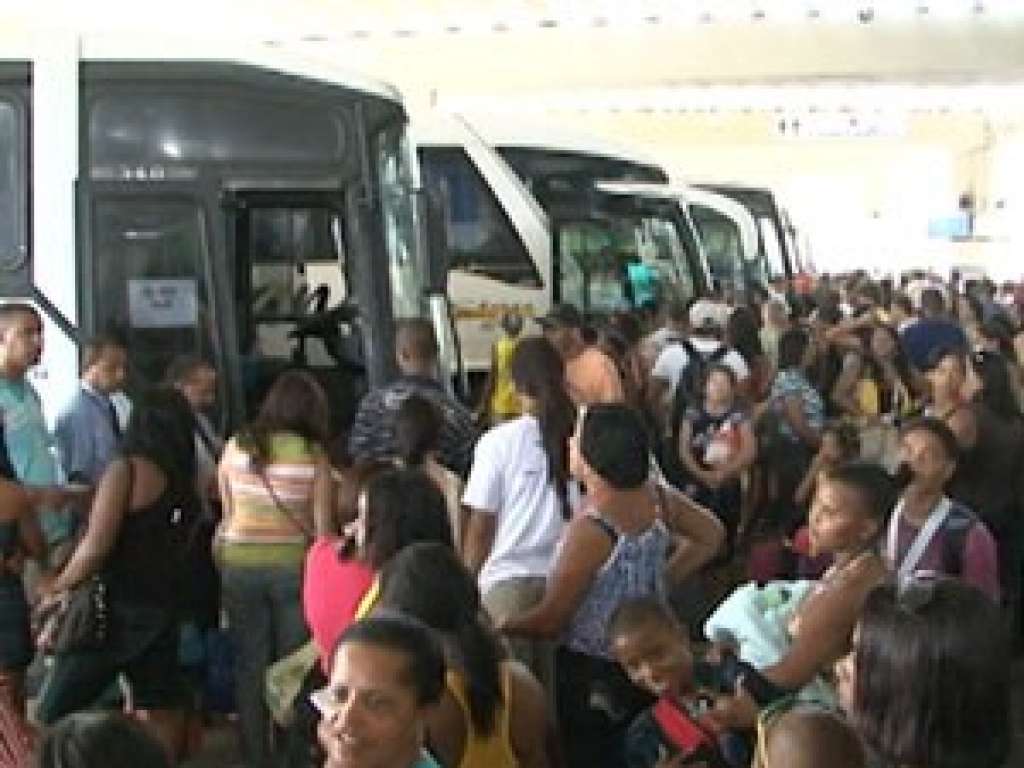 Aumenta fluxo de passageiros na rodoviária de Salvador