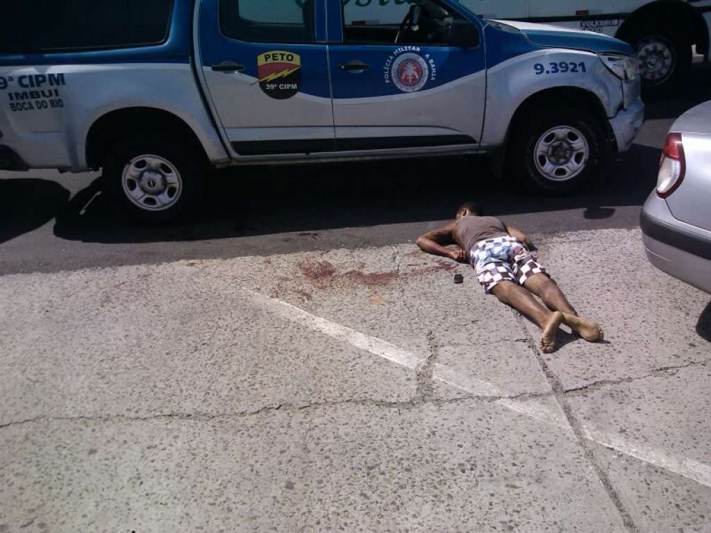Homem é morto e outro fica ferido ao tentar assaltar uma policial em Patamares