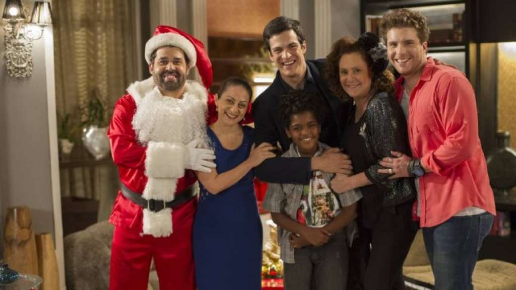 ‘Amor à vida’: Niko convida Félix, Márcia e Rinaldo para passar o Natal em sua casa