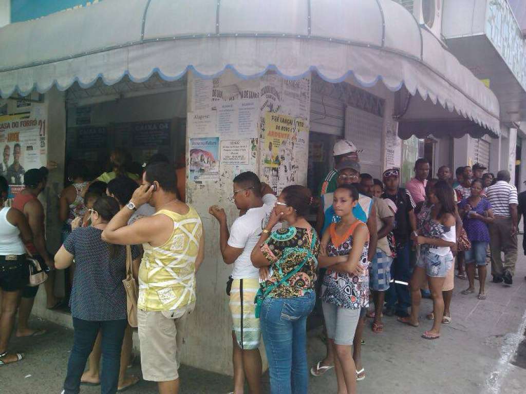 Mega da Virada atrai centenas de apostadores a lotéricas de Camaçari