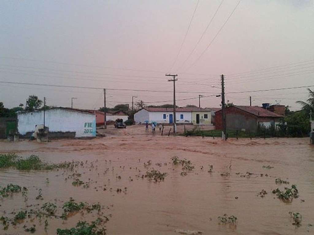 Chuva causa alagamento e prejuízos em três cidades da Bahia; veja em fotos