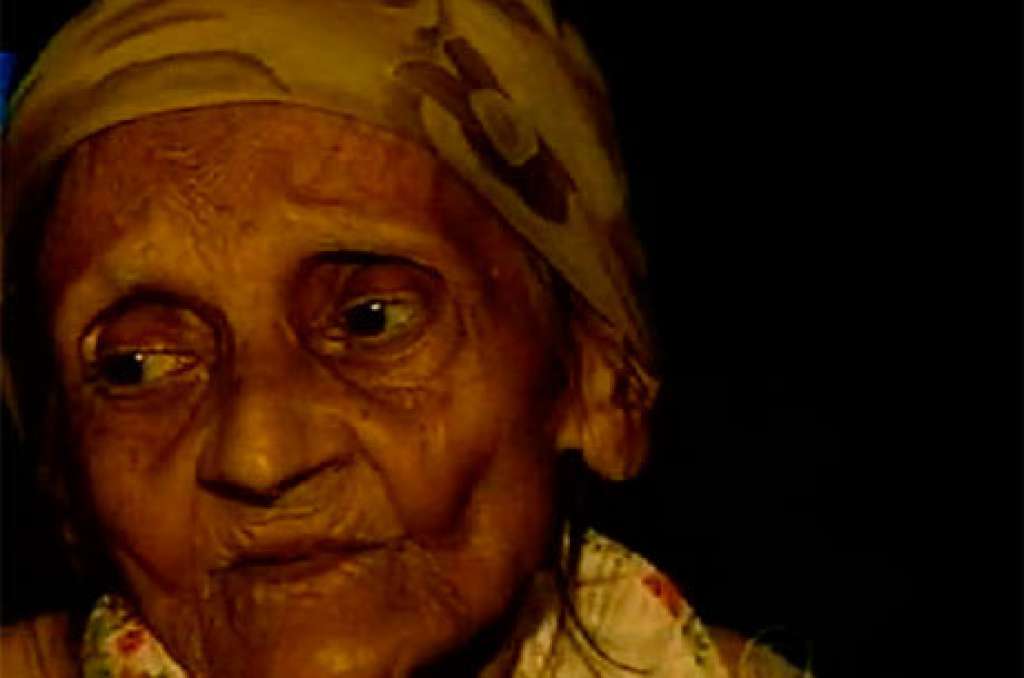 Idosa de 82 anos é abandonada pelo filho em ponto de ônibus na Piedade