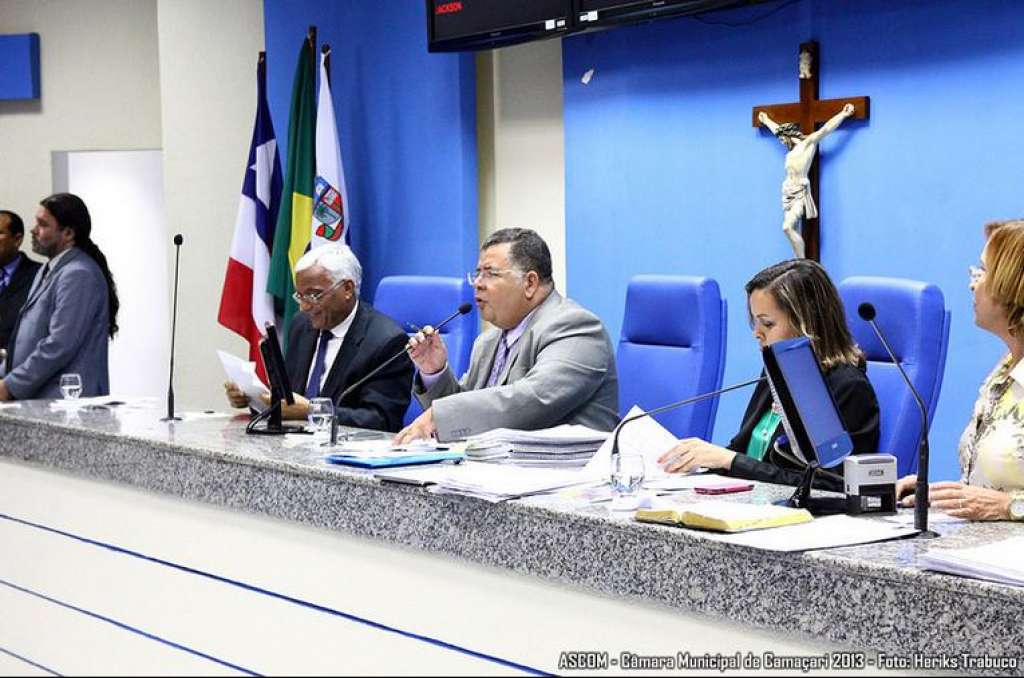 Camaçari: Contas da gestão do ex-presidente Zé de Elísio geram embate na Câmara de Vereadores