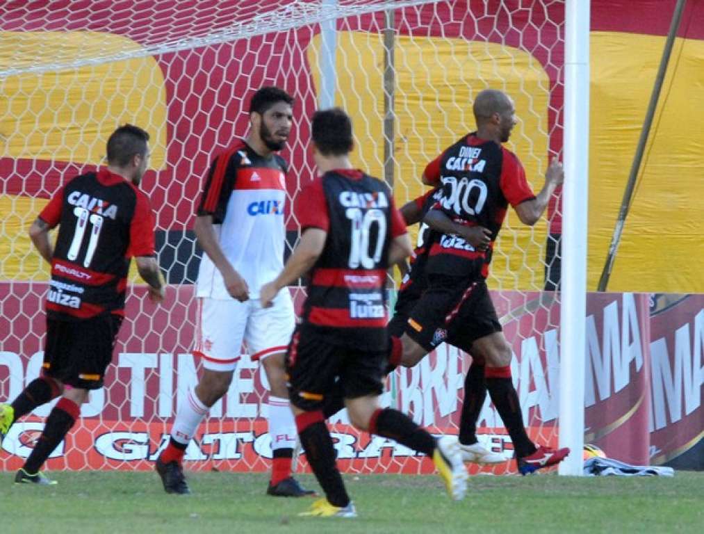 Vitória despacha o Flamengo no Maracanã e sonha com G-4