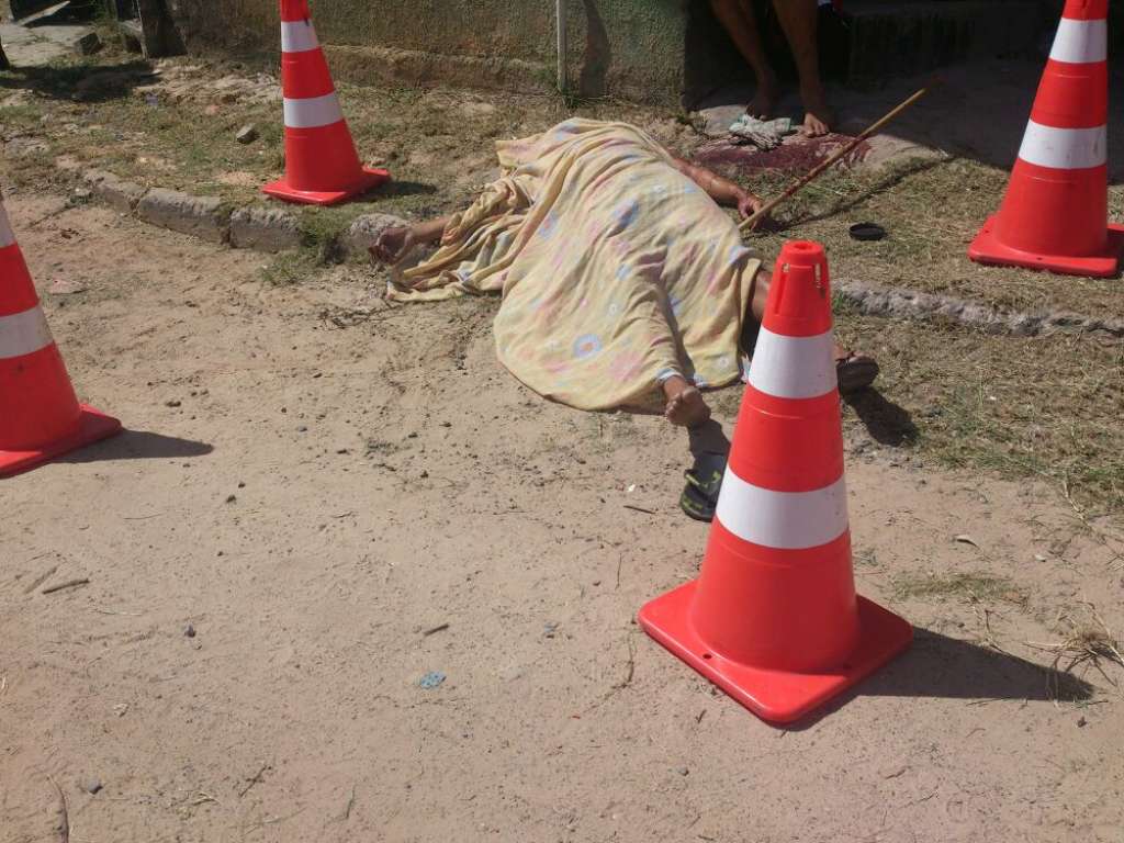 Jovem é assassinado em frente à residência em Camaçari
