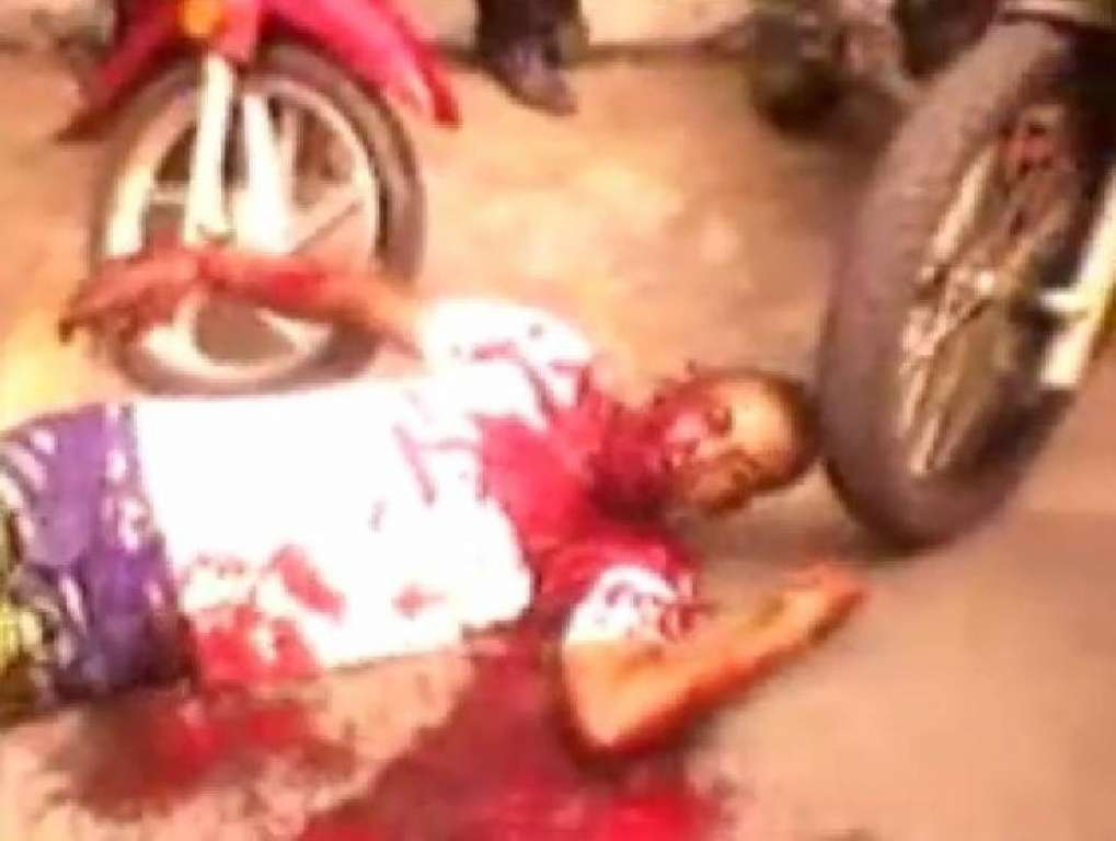 Cenas fortes: Vídeo mostra assaltante agonizar até a morte após ser baleado