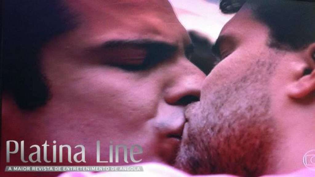 Final de Amor a Vida tem beijo gay entre Felix e Niko
