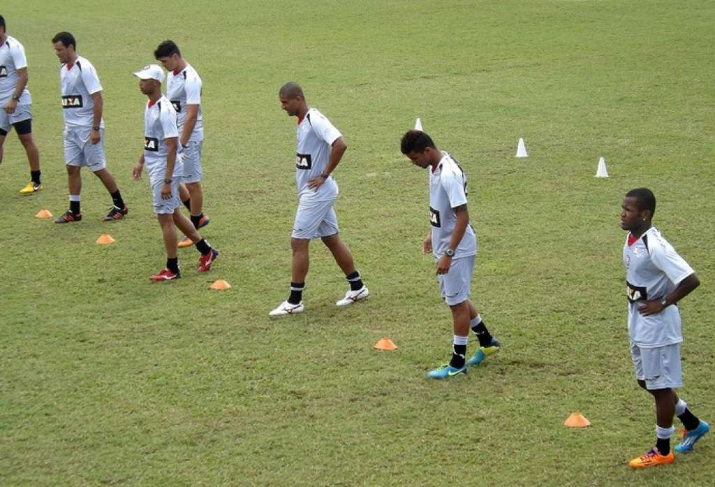 Puxado: jogadores do Vitória dedicam manhã a teste físico na Toca do Leão