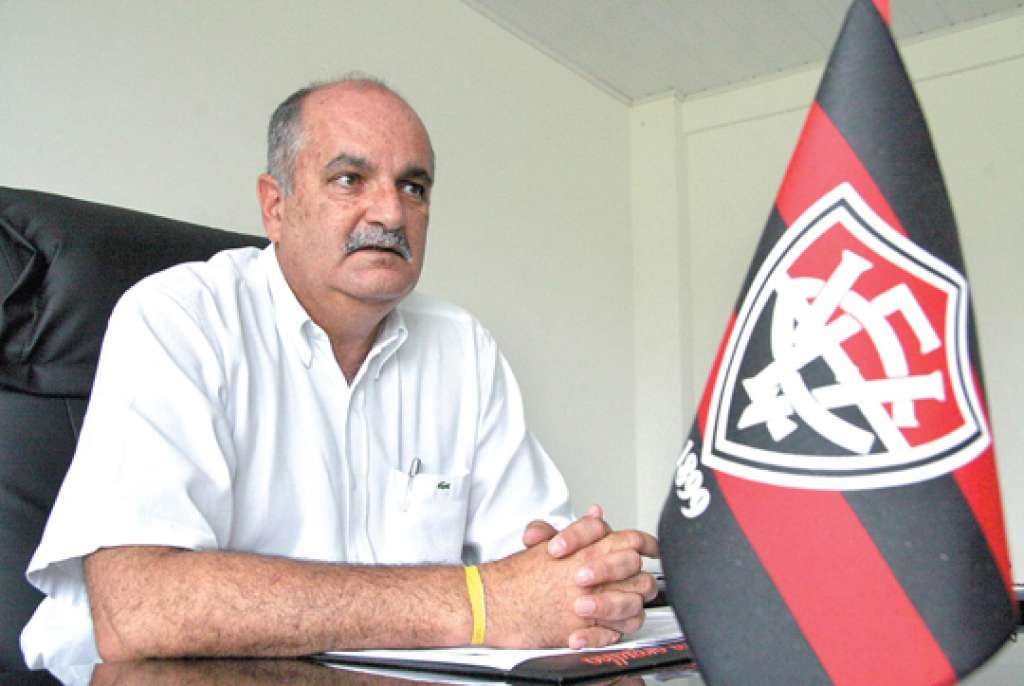 Ex-presidente do Vitória revela que atrasava salário de jogadores propositalmente para forçar negociação