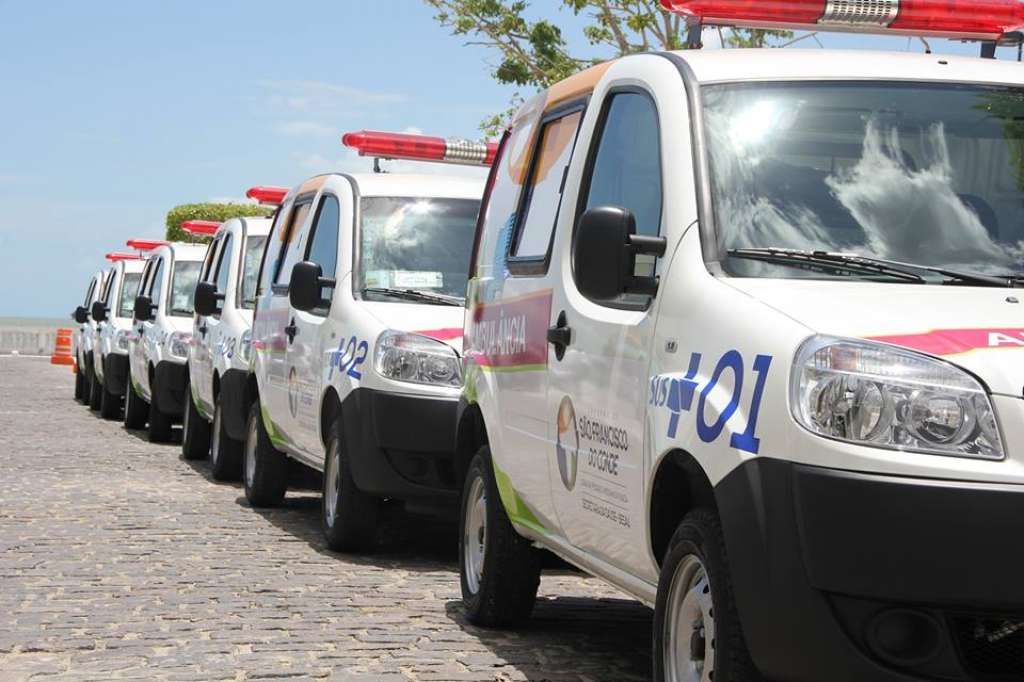 Saúde entrega à comunidade sanfranciscana seis ambulâncias 0 km