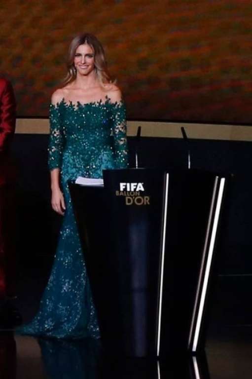 Vestido de Fernanda Lima custa R$ 15 mil e apresentadora pediu uma roupa clássica e sexy, diz estilista