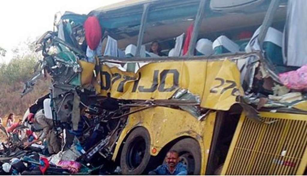 Acidente com ônibus deixa ao menos 14 mortos em Alagoinhas