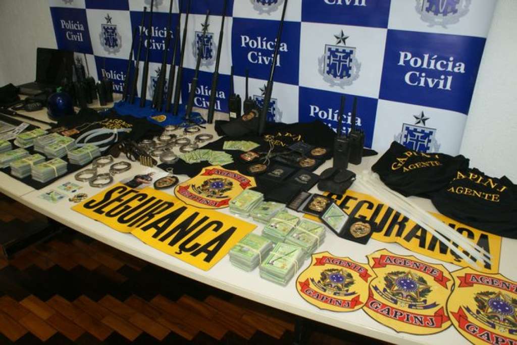 ONGs se passavam por forças policiais e cobravam R$ 25 por mês por carteira de identificação falsa