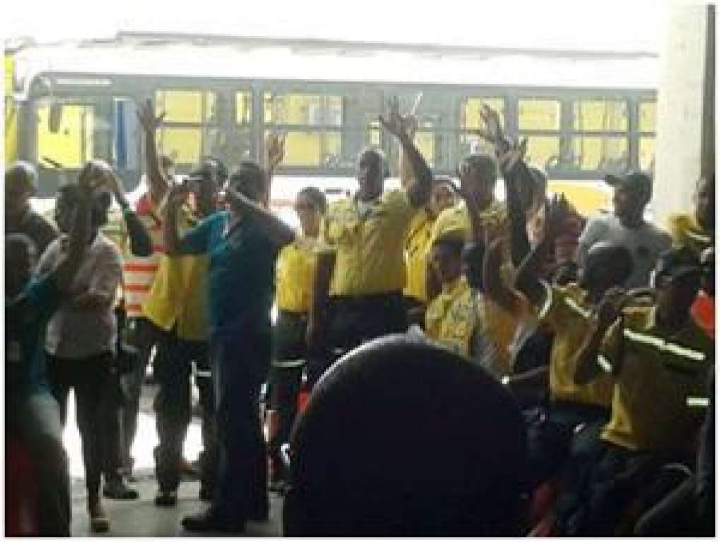 Camaçari: Servidores da STT fazem manifestação na Via Parafuso