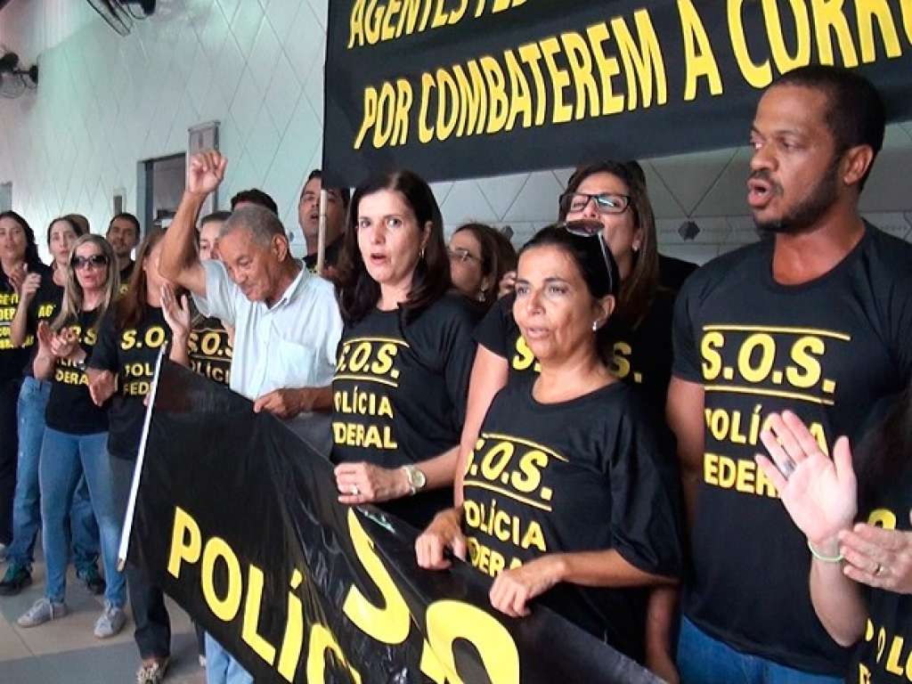 Agentes da PF protestam e param serviços em Salvador, diz sindicato