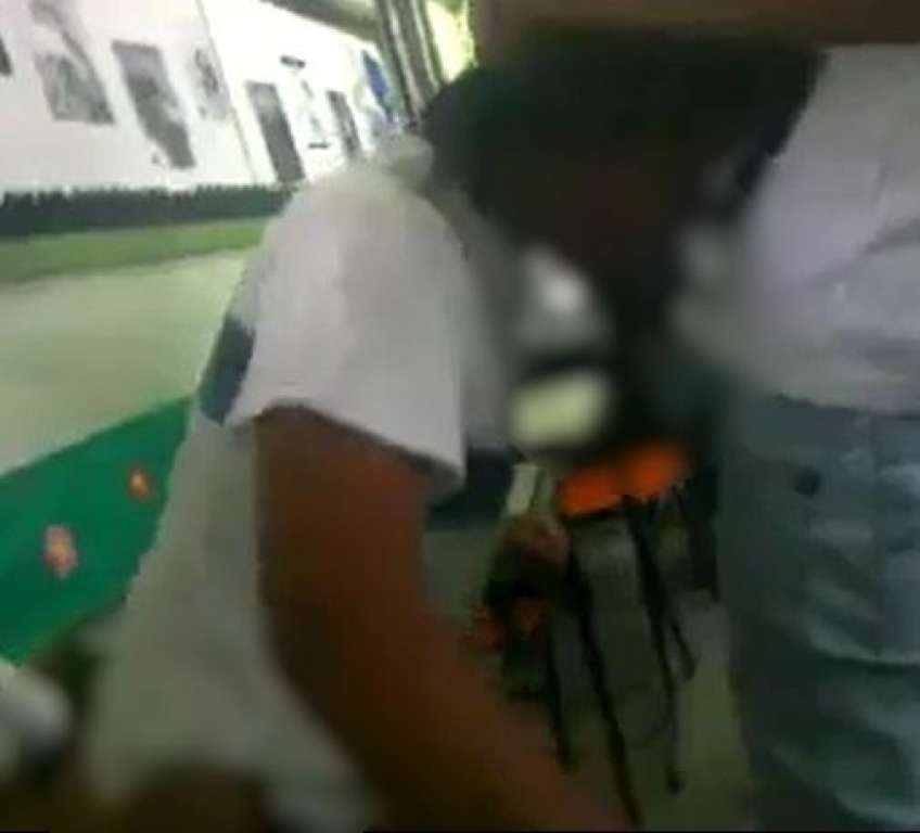 Vídeo: Garota faz sexo com mais três colegas em sala de aula