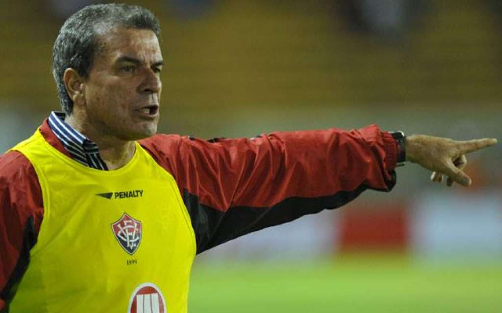 Galícia demite Waguinho Dias e anuncia Ricardo Silva