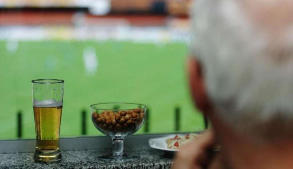 Venda de bebida alcoólica em estádios da Bahia está liberada