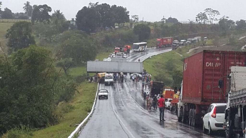 Grave Acidente Entre Caçamba E Carro-forte Deixa Três Mortos Na BR-101 ...