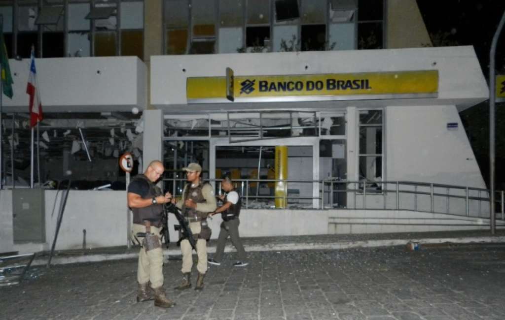 Operação prende 11 assaltantes de bancos antes de explosão de caixa