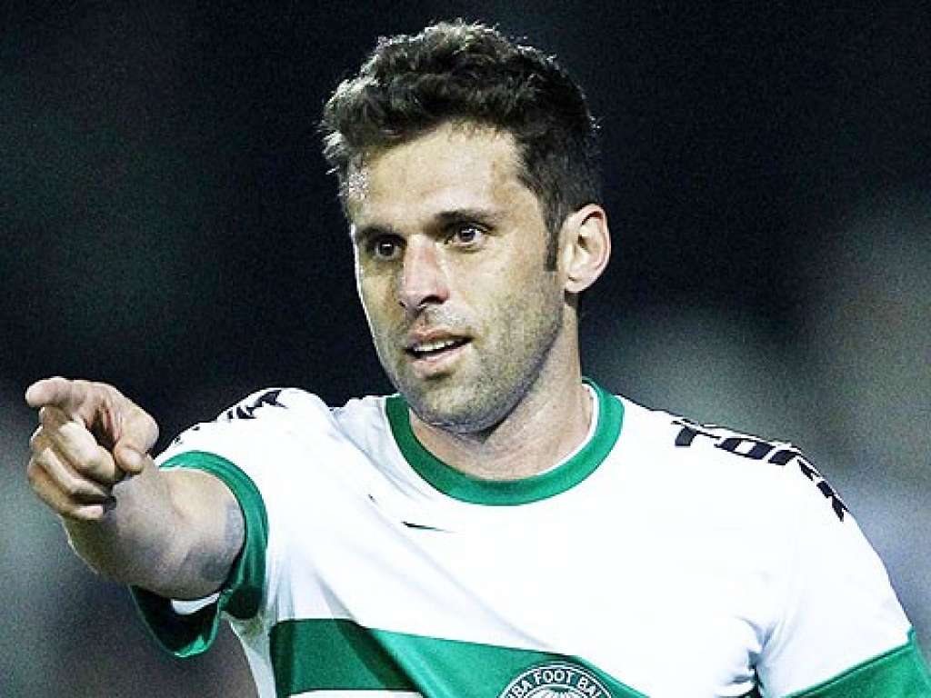 Após um mês de negociações, Bahia confirma contratação do meia Lincoln