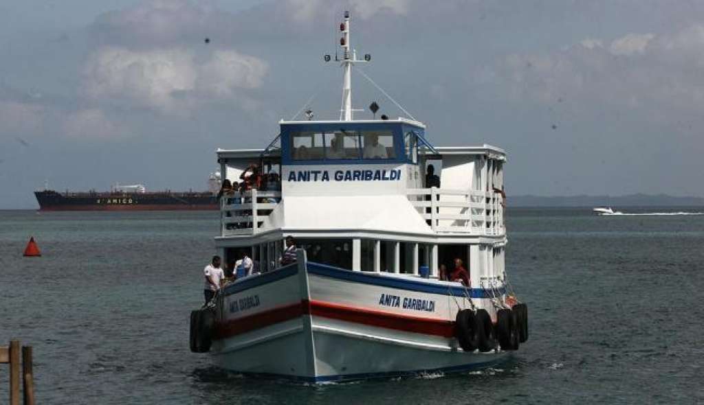 Travessia SSA-Mar Grande opera com 8 embarcações