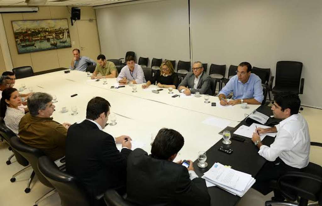 Greve da PM: Em reunião de emergência prefeito ACM Neto anuncia medidas para manter serviços funcionado durante a greve