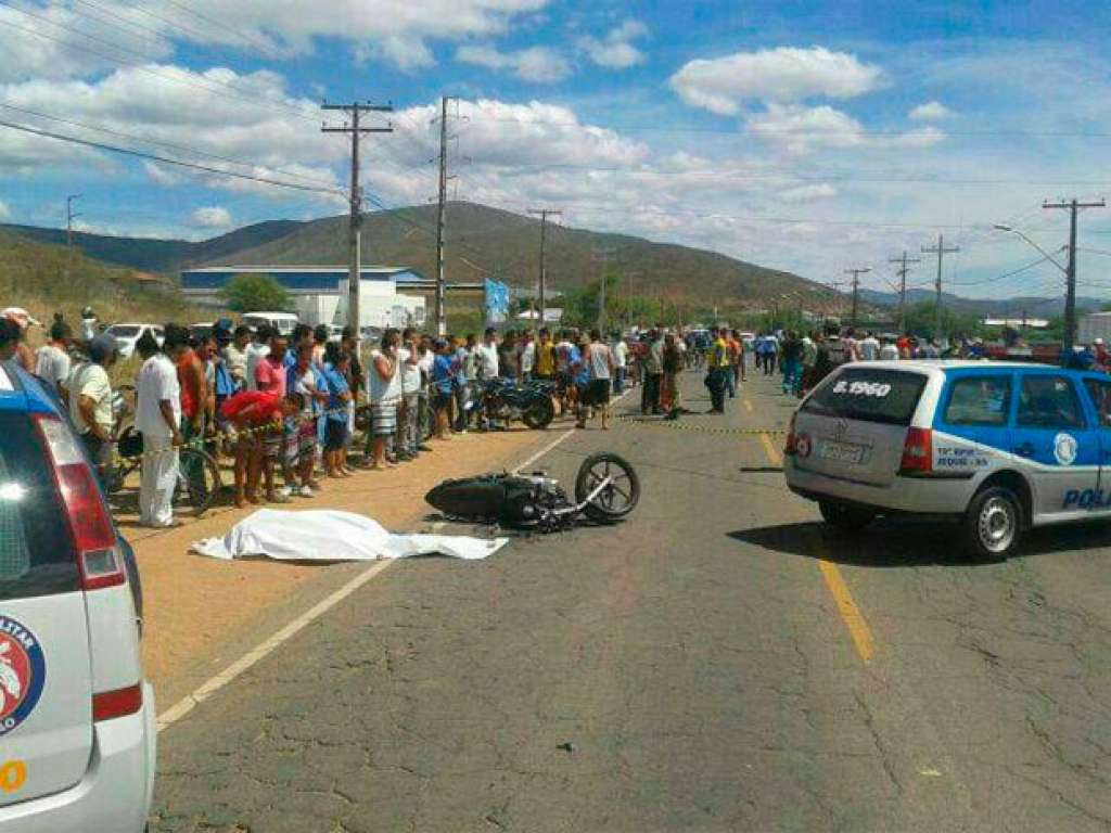Jequié: Dois morrem e dois ficam feridos em acidente entre três motociclistas
