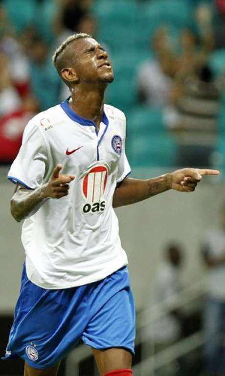 Talisca pede que Bahia arrisque mais no ataque: ‘Chutamos pouco no gol’