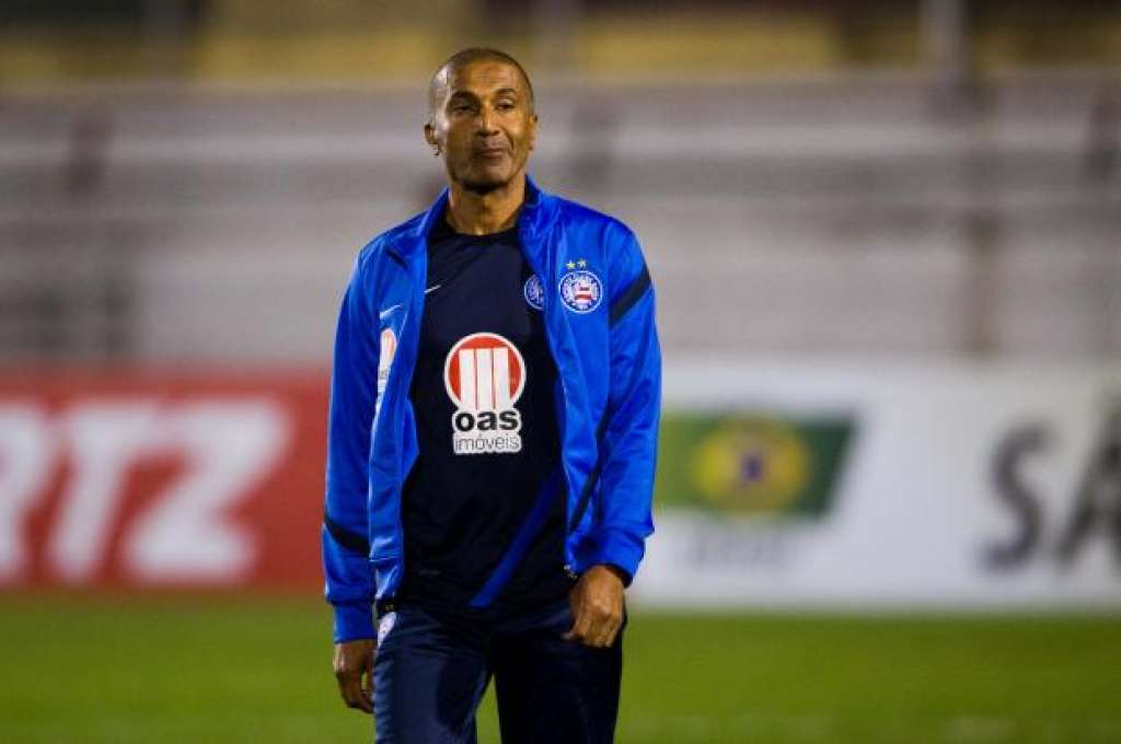 Depois de tentar técnico do Vitória, Flu age rápido e anuncia ex Bahia como substituto de Renato Gaúcho