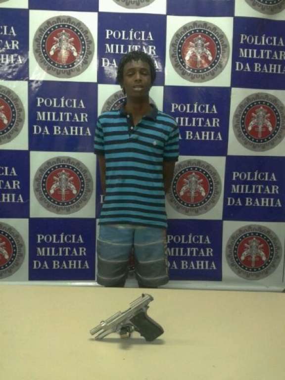 Homem é presos por porte de arma em Salvador