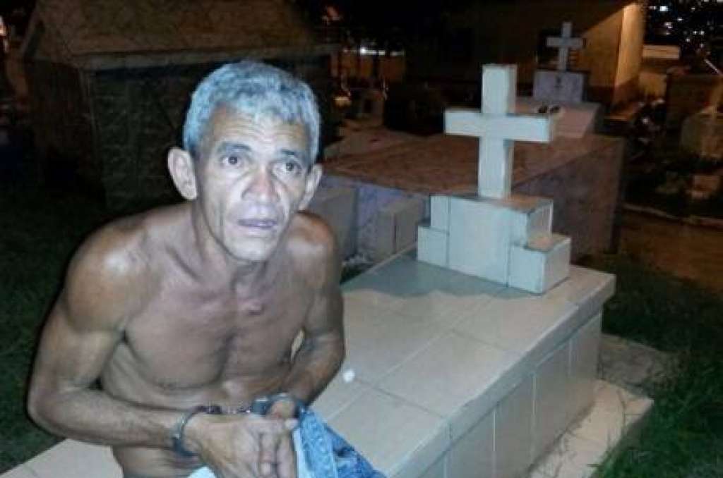Coveiro é preso por esconder drogas em sepulturas