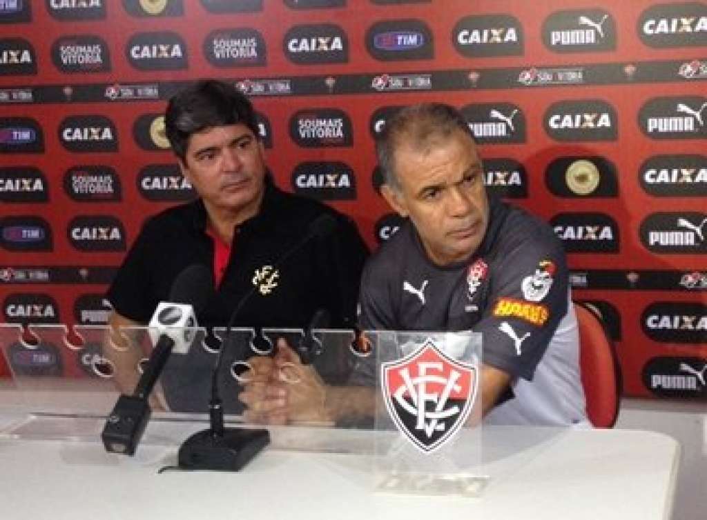 Jorginho é apresentado como novo técnico do Vitória