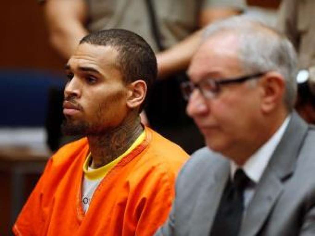 Chris Brown é condenado a um ano de prisão