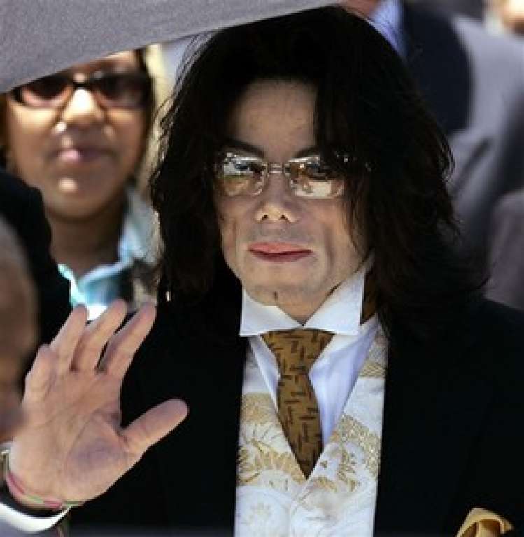 Empresário de Michael Jackson diz em livro que sequestrou o cantor