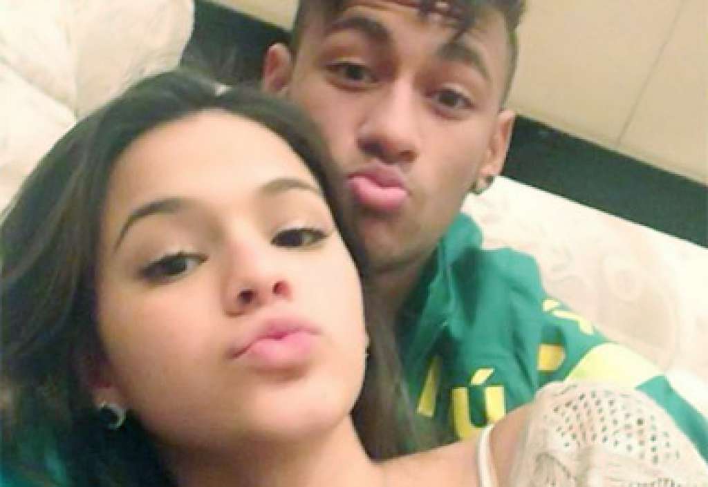 Neymar compra aliança para Bruna Marquezine, diz jornal
