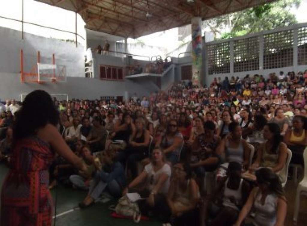 Professores municipais de Salvador paralisam atividades nesta quarta (21) e quinta-feira (22)