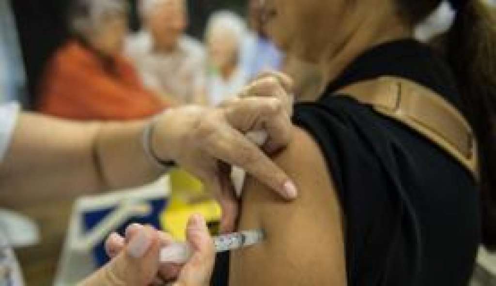 Campanha de vacinação contra gripe é prorrogada no estado