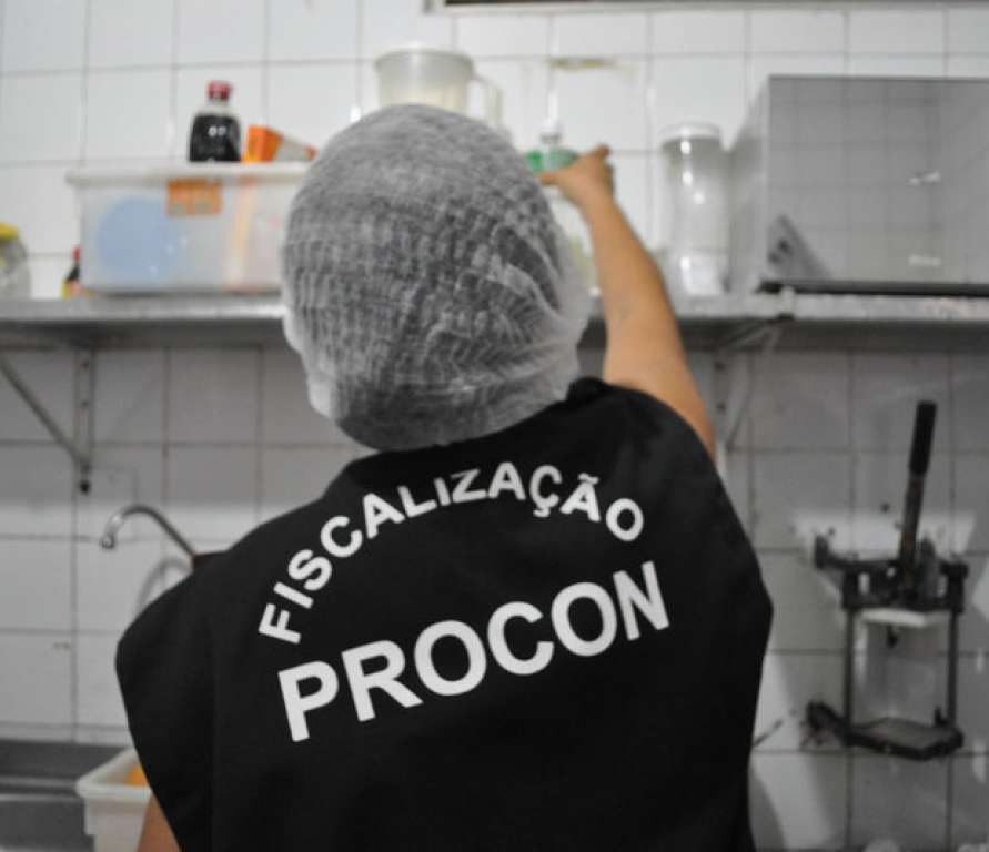 Operação do Procon autua 48 restaurantes em Salvador e Lauro de Freitas