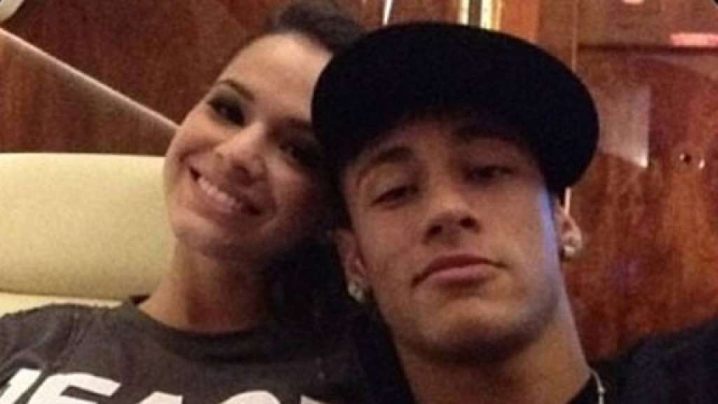 Neymar e Bruna Marquezine passam noite juntos em luxuoso quarto de hotel