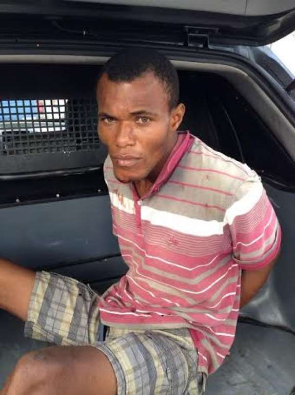 Homem é preso após roubar mercado e esfaquear funcionária em Salvador
