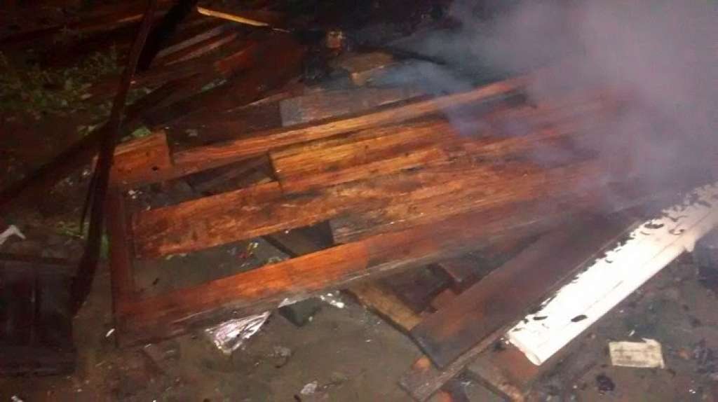 Incêndio de barracos em lixão de Itabuna deixa quatro crianças mortas
