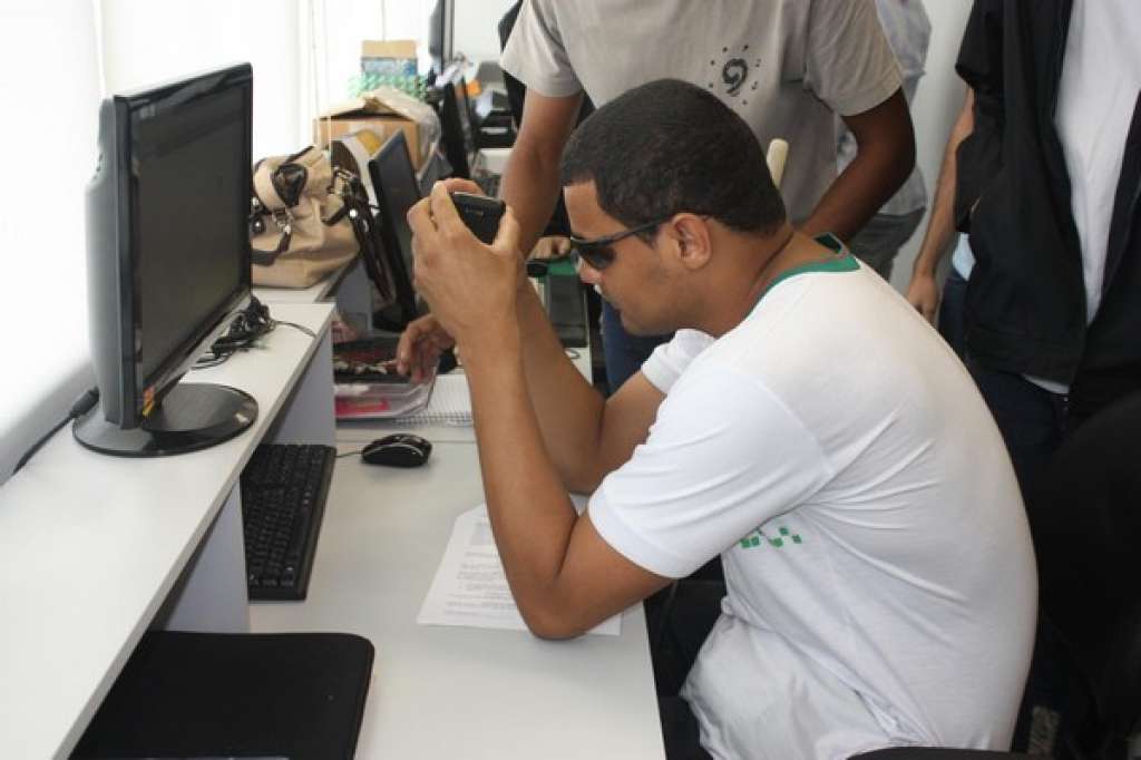 Aplicativo criado na Bahia tem função de scanner leitor para cegos