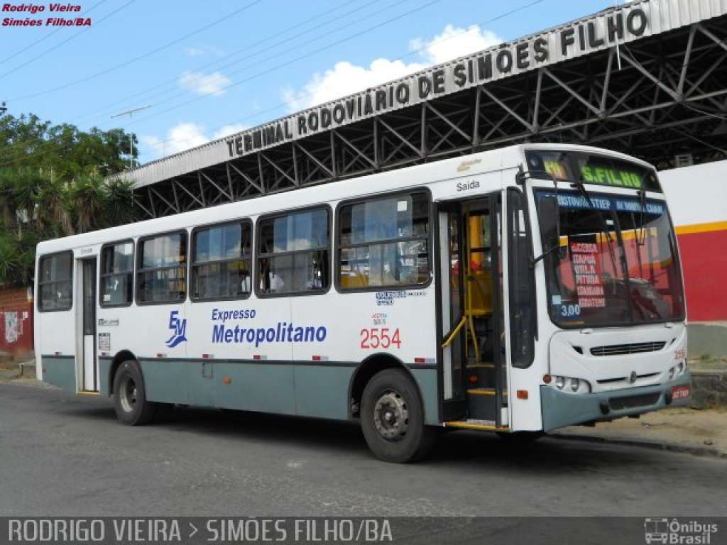 Simões Filho: apenas seis ônibus estão rodando