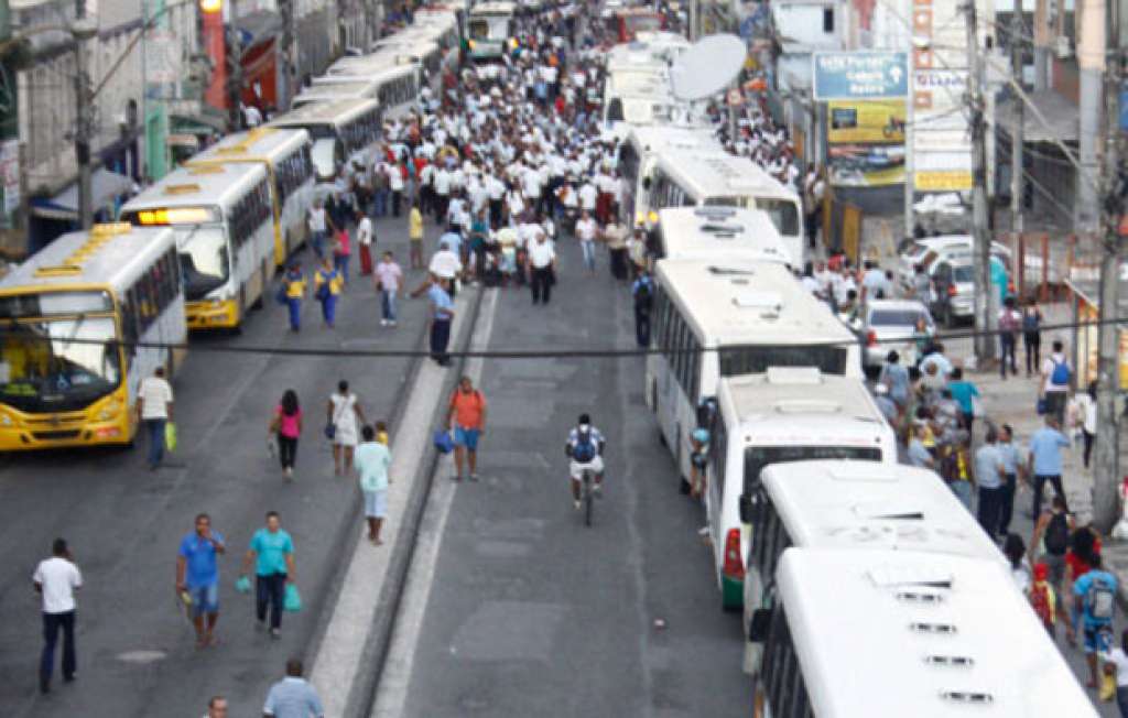 Greve de ônibus: TRT determina frota mínima de 70% em Salvador