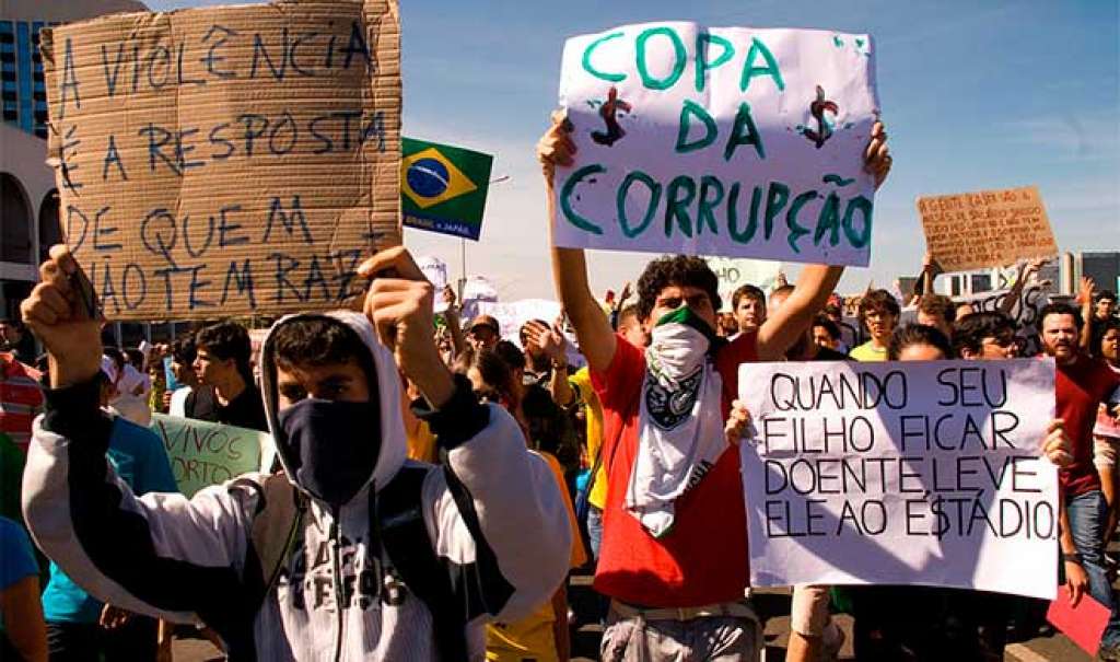 A 28 dias para a Copa do Mundo, movimentos vão às ruas protestar contra o evento