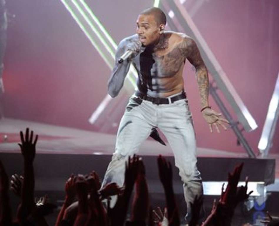 Chris Brown deixa prisão: ‘De volta para a música e meus fãs’